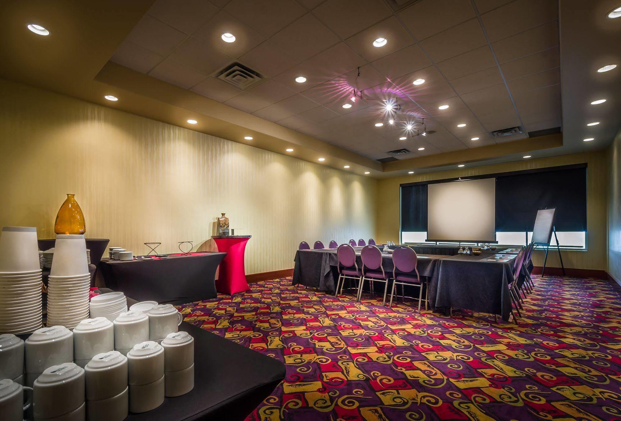 Deerfoot Inn And Casino YYC Exterior foto